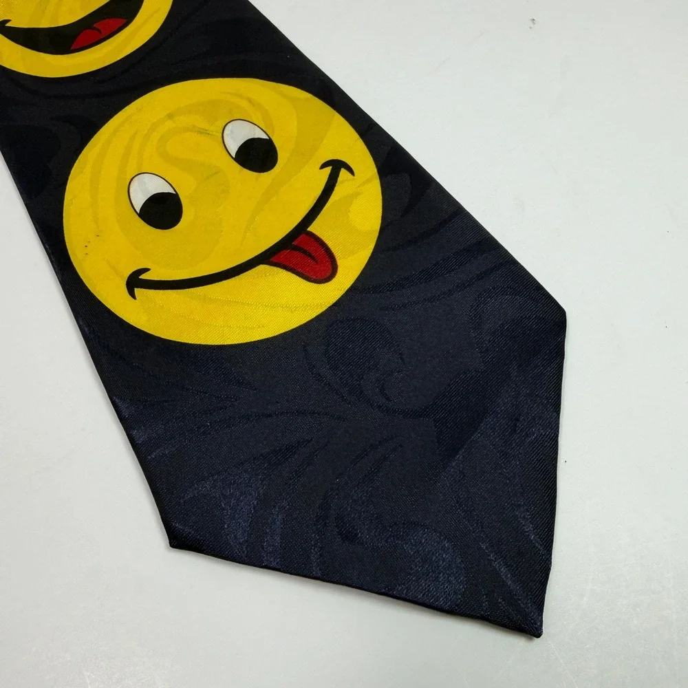 Fratello necktie features